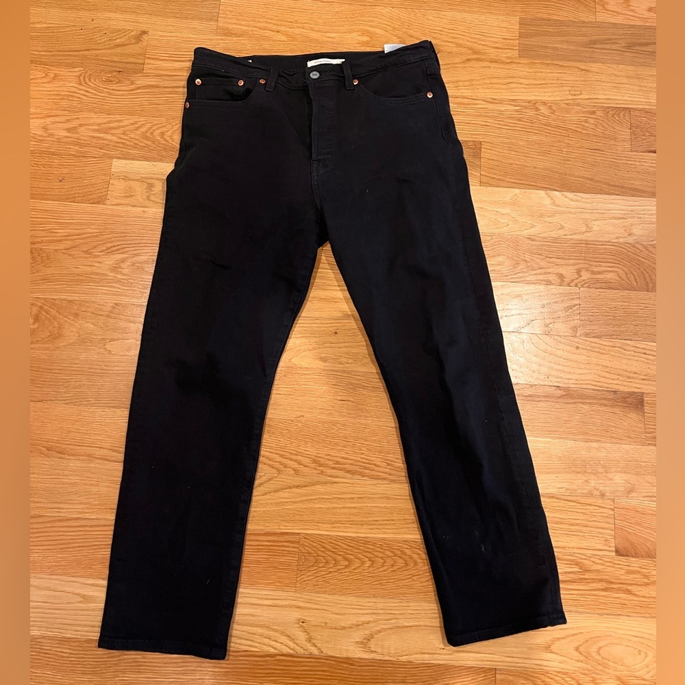 Black Levi’s wedge straight jeans